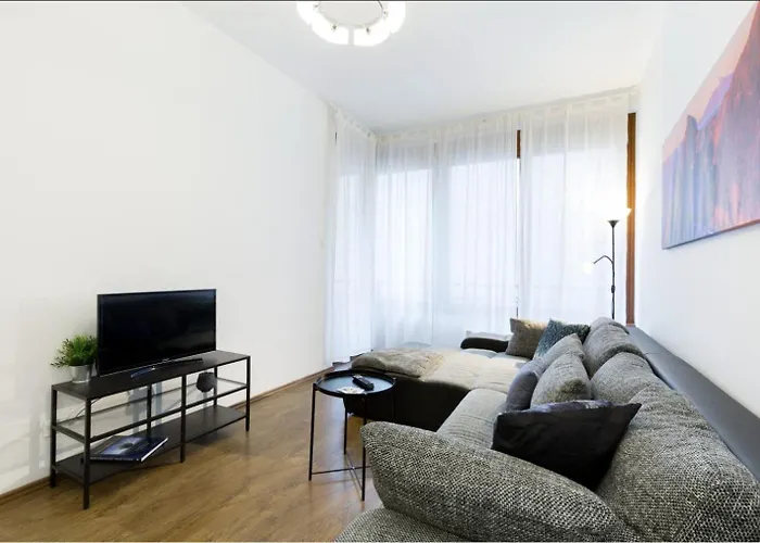 Kazinczy 3 Jewish Hq Bedroom + Living With Balcony
