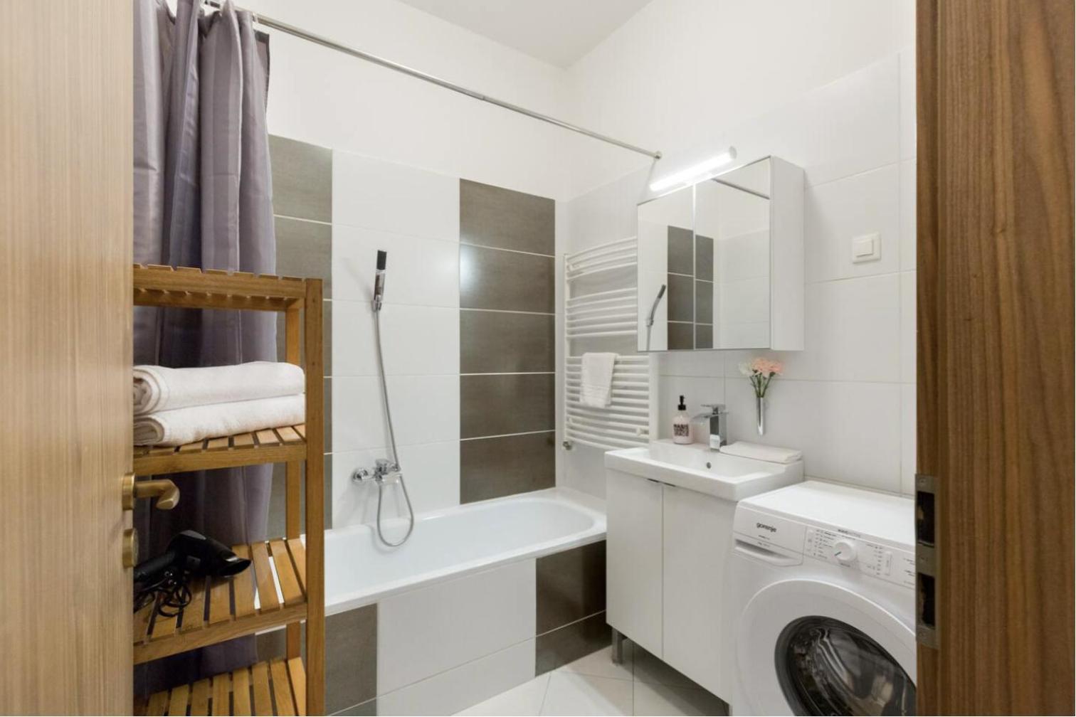 Appartement Kazinczy 3 Jewish Hq Bedroom + Living With Balcony *