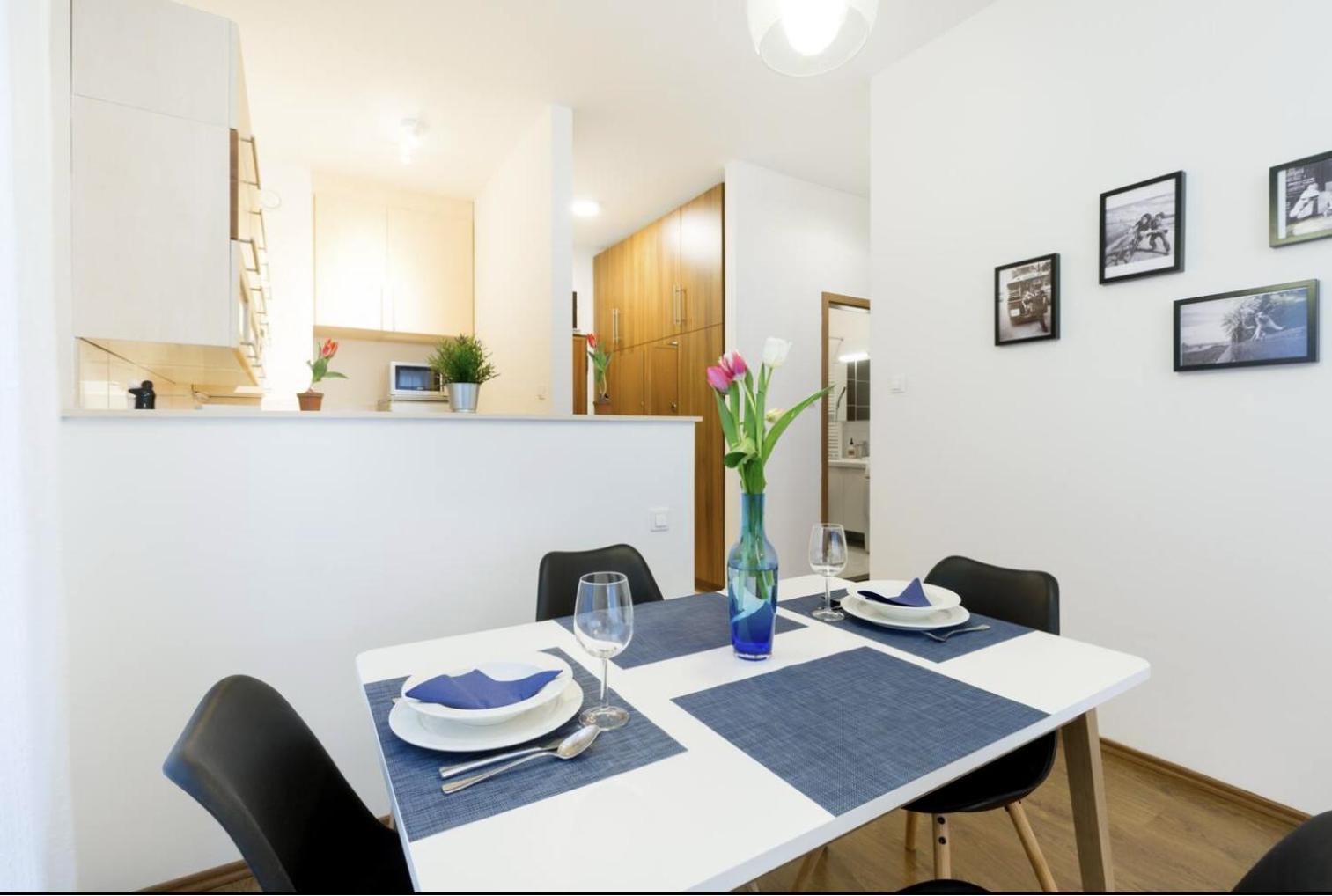 Kazinczy 3 Jewish Hq Bedroom + Living With Balcony Boedapest