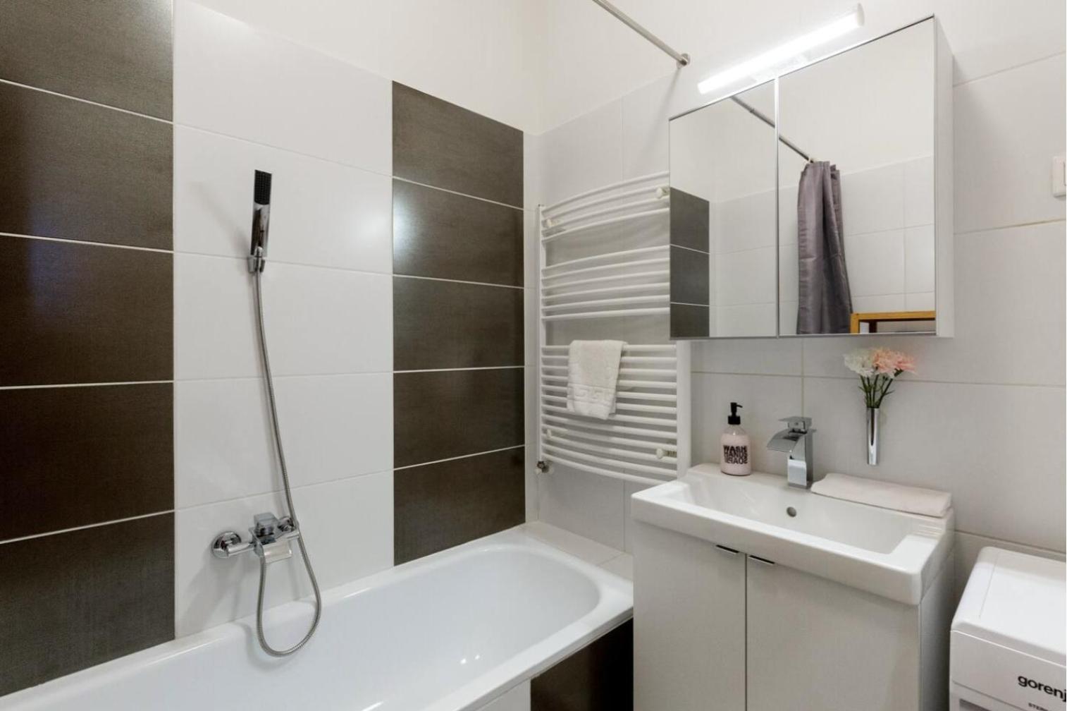 Apartmán Kazinczy 3 Jewish Hq Bedroom + Living With Balcony *
