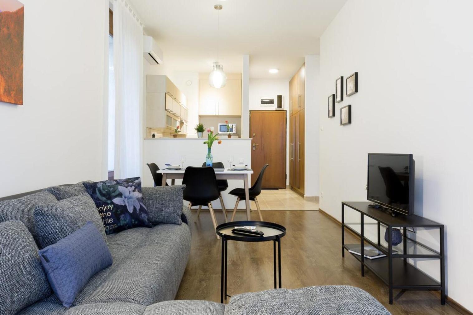 Kazinczy 3 Jewish Hq Bedroom + Living With Balcony Boedapest