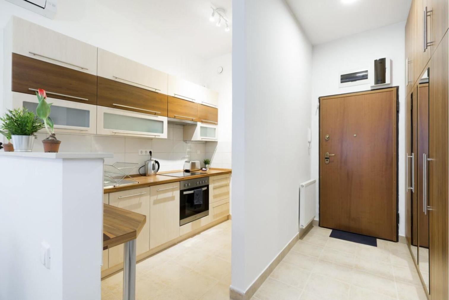 Kazinczy 3 Jewish Hq Bedroom + Living With Balcony *
