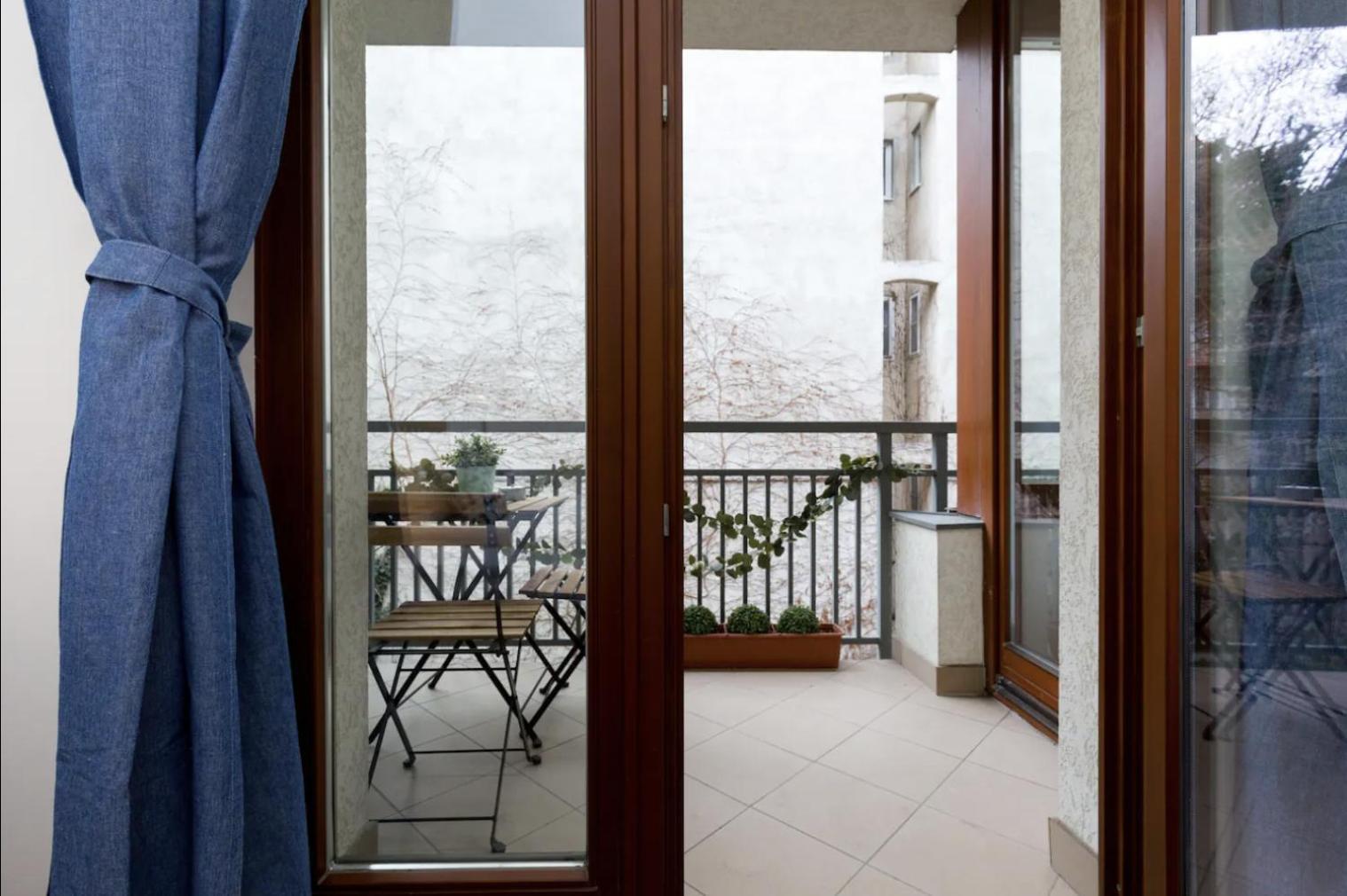 Kazinczy 3 Jewish Hq Bedroom + Living With Balcony