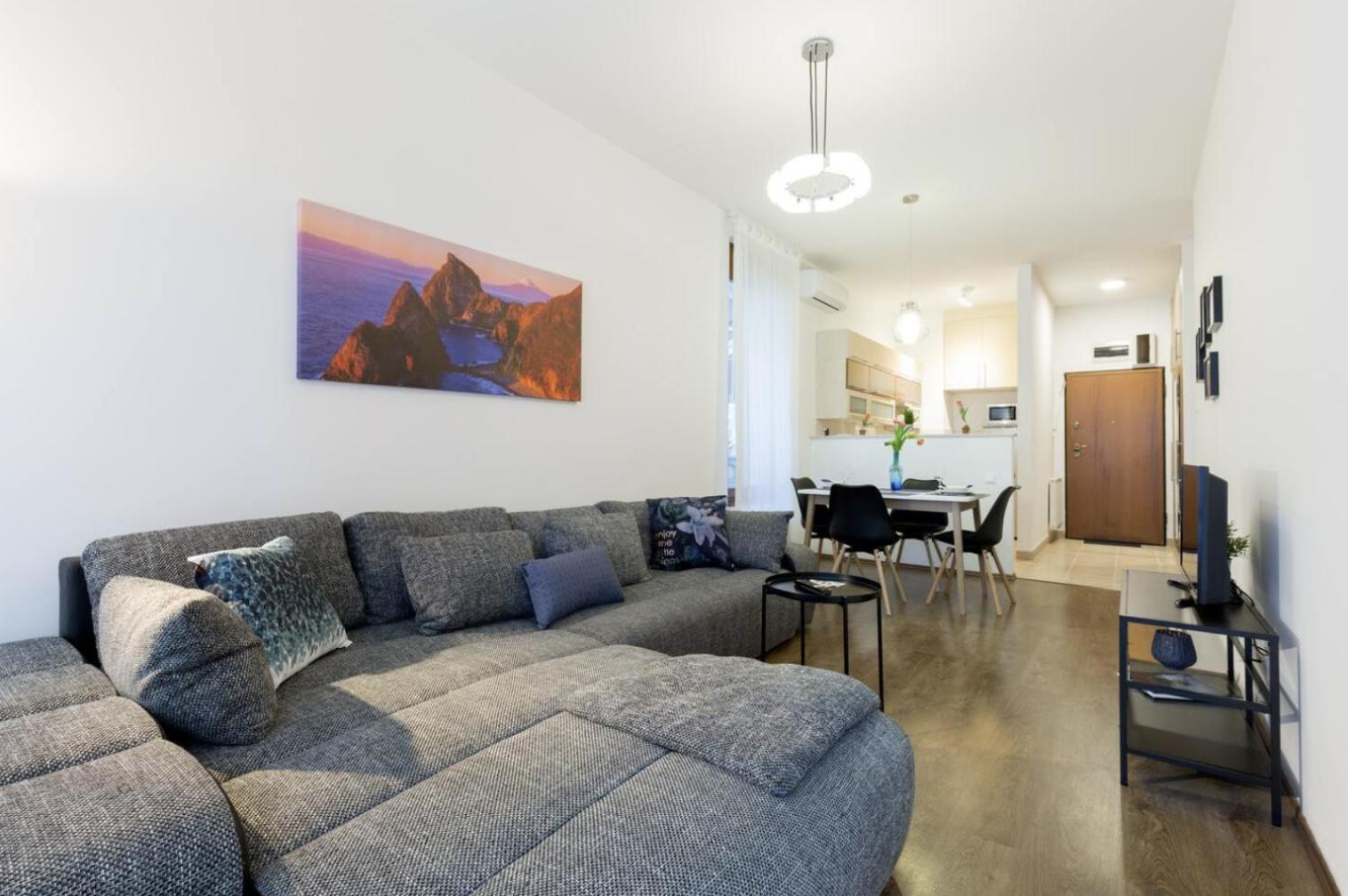Kazinczy 3 Jewish Hq Bedroom + Living With Balcony * Boedapest